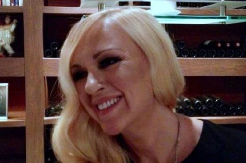 Και όμως! Είναι η Κοραλία Καράντη με πλατινέ ξανθό!