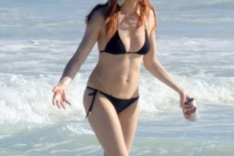 Η ωραιότερη ξανθιά της Αγγλίας έγινε κοκκινομάλλα!