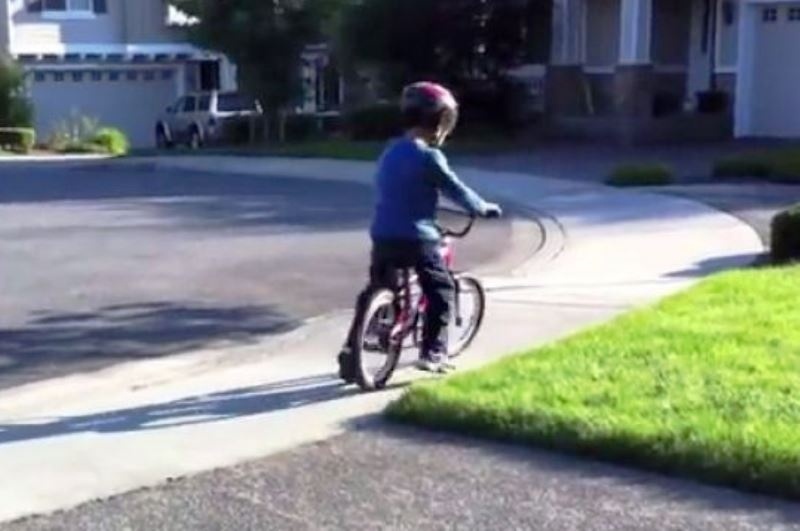Πέντε απλά βήματα για να μάθουμε στο παιδί μας ποδήλατο! (βίντεο)