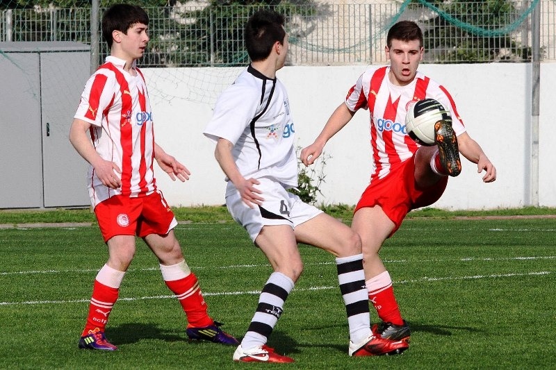 Δόξα Πετρούσας: «Δένει» την άμυνα με Τουνγκελίδη