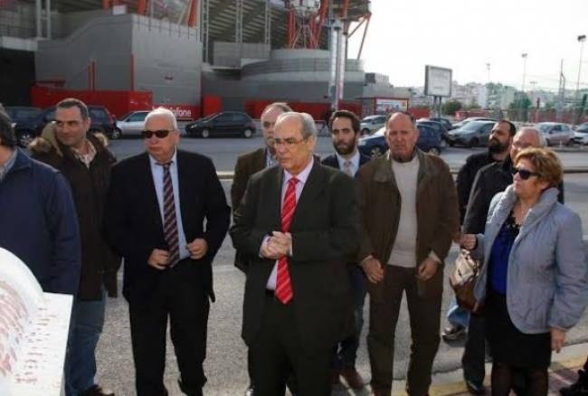 Κατέθεσε στεφάνι στο μνημείο της Θύρας 7 ο Δήμαρχος Πειραιά