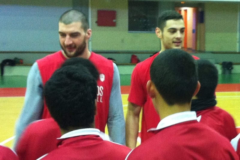 Ολυμπιακός: Κοντά στα παιδιά (photos)