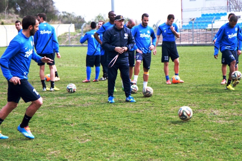 Καλλονή: Μπήκαν Γάλας, Γκαρσία
