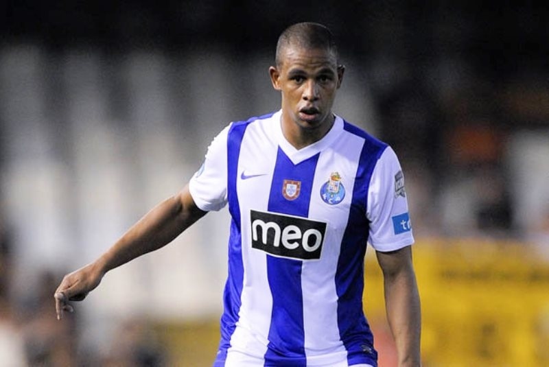 Αρκετοί μνηστήρες για Φερνάντο