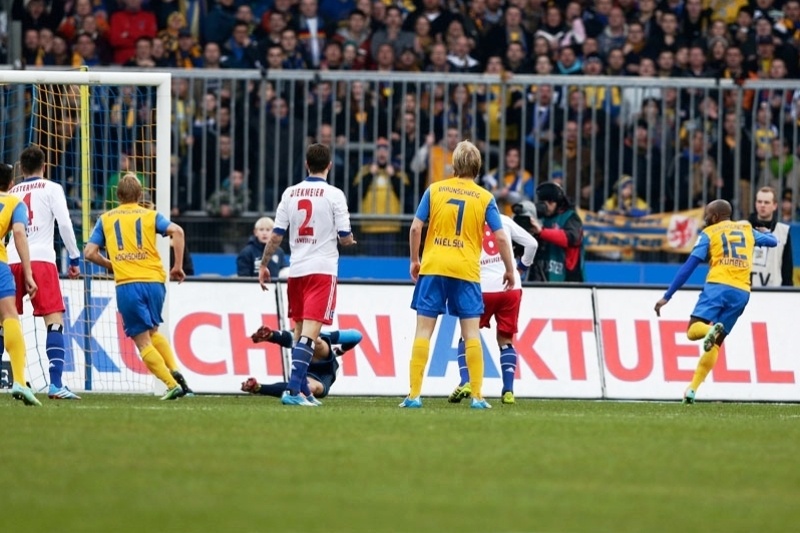 Ζωντανή με τεσσάρα η Μπραουνσβάιγκ