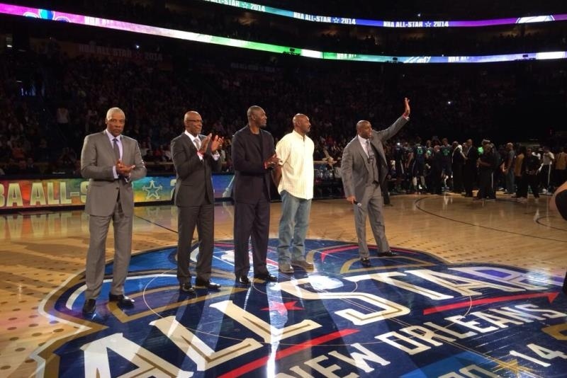 All Star Game NBA: Το τραγούδι του Μάτζικ Τζόνσον στον Μπιλ Ράσελ! (video)