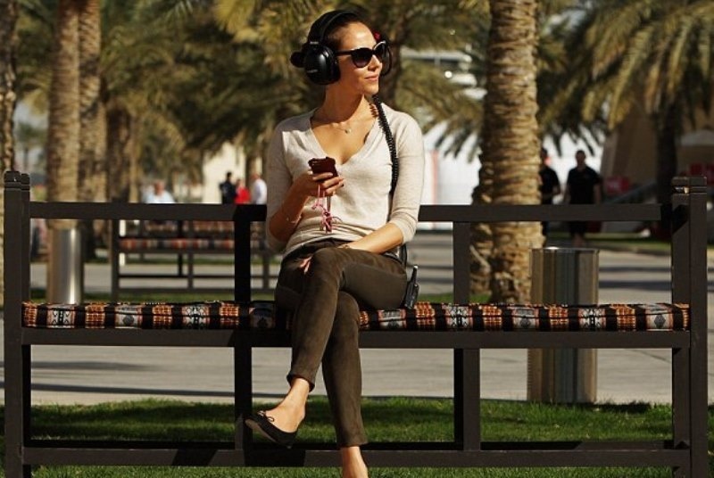 F1: Γρήγορος ο Χάμιλτον, αλλά ταχύτερη... η γυναίκα του Μπάτον! (photos+video)