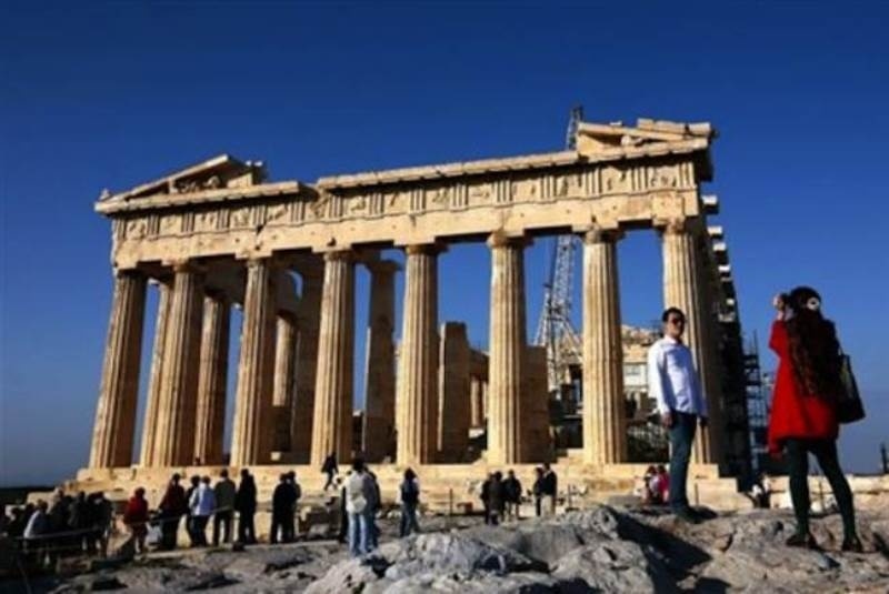 Λήστευαν με μαχαίρια τουρίστες στην Ακρόπολη