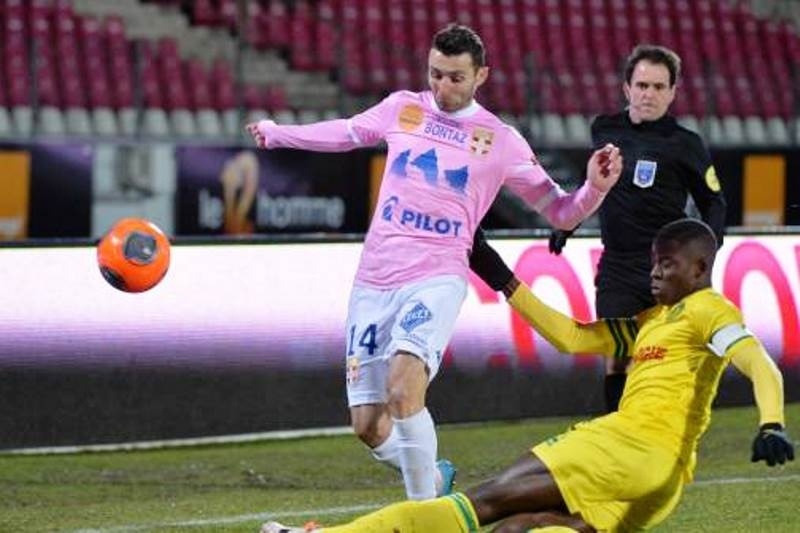 Βήμα παραμονής για Εβιάν, 2-0 τη Ναντ