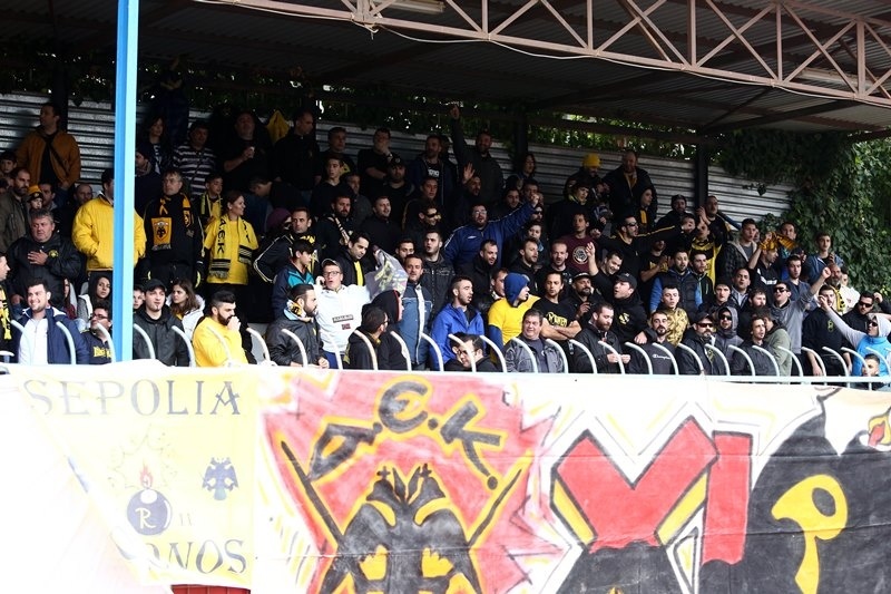 ΑΕΚ: Κόσμος και στα… μπαλκόνια (photos)