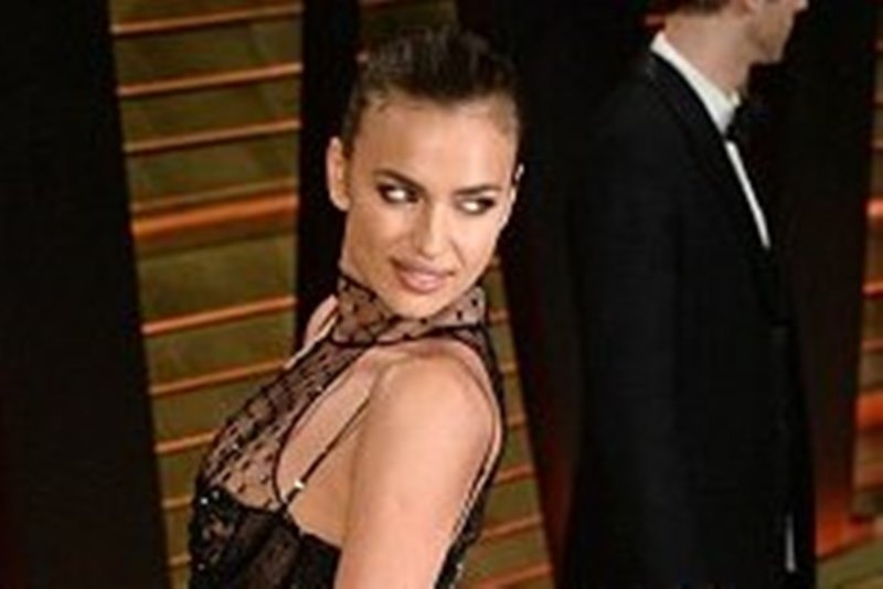 Ιρίνα Σάικ: Sexy back... στα Όσκαρ (photos+videos)