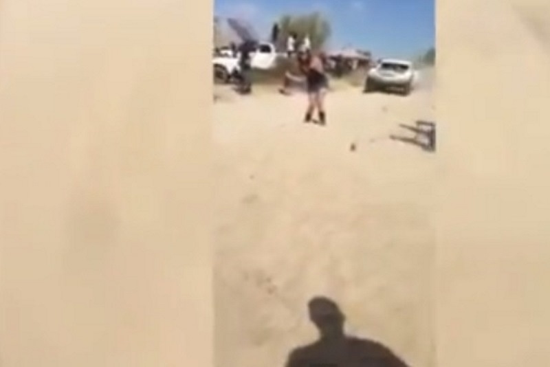 Μεξικό: Κοπέλα γλίτωσε στο... τσακ από το να την πατήσει αυτοκίνητο! (video)