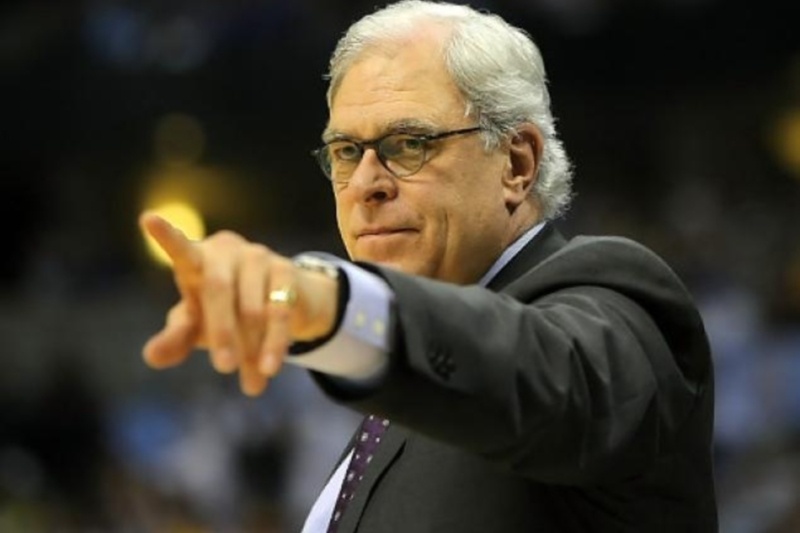 Νιου Γιορκ Νικς: Επαφή με Φιλ Τζάκσον!