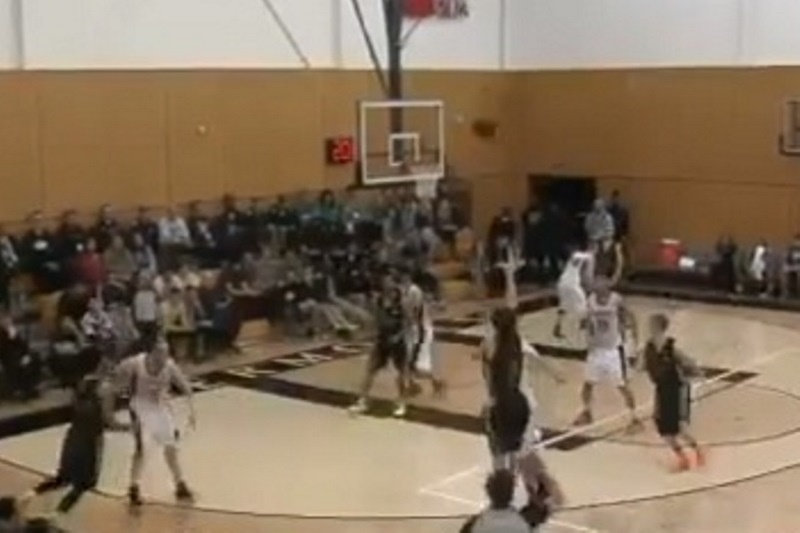 Συγκίνηση: 81χρονος το τέλειο παιχνίδι στο μπόουλινγκ για πρώτη φορά! (video)