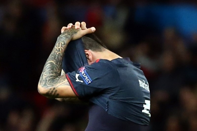 Ολυμπιακός: Αφιέρωμα των Άγγλων στα... μουστάκια σαν του Μασάντο (photos)