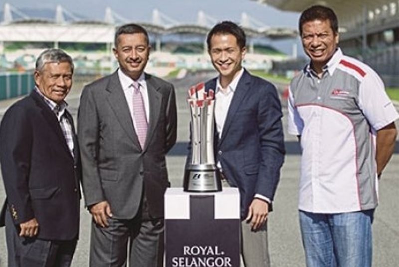 Γκραν Πρι Μαλαισίας: Τα αποκαλυπτήρια του τροπαίου των νικητών (video)