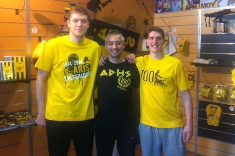 Άρης: Έκαναν «φτερά» τα επετειακά μπλουζάκια (photos)