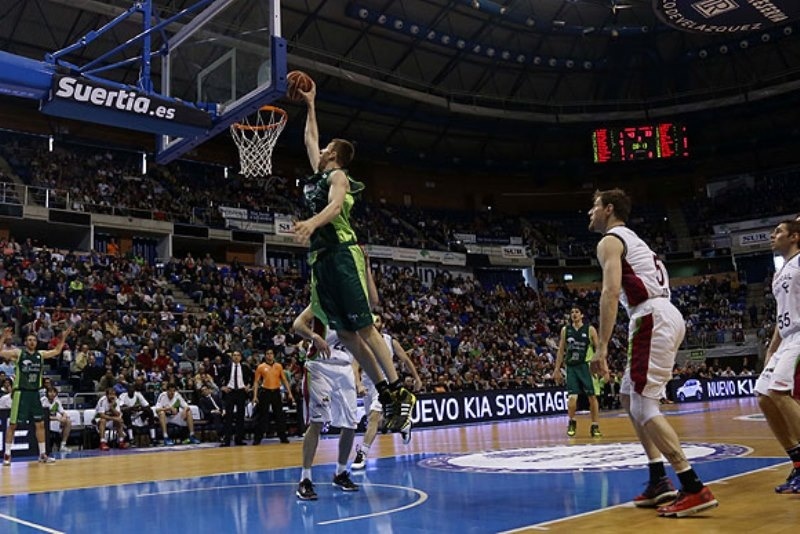 Ισπανία: Ρεάλ - Μπαρτσελόνα 3-1, αλλά... κορυφή η Μάλαγα! (video)