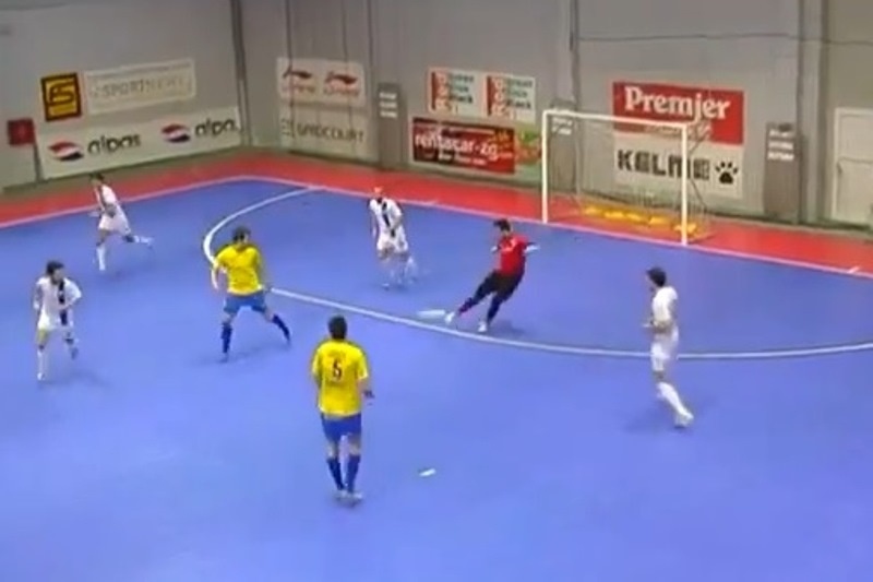 Σερβία: Απίθανο γκολ... κεραυνός από τερματοφύλακα! (video)