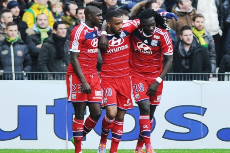 Διπλό ελπίδας για Λιόν, 2-1 τη Βαλενσιέν