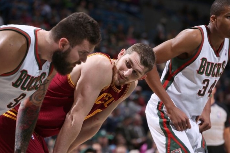 Μιλγουόκι Μπακς: Νίκη με μέτριο Αντετοκούμπο (video)