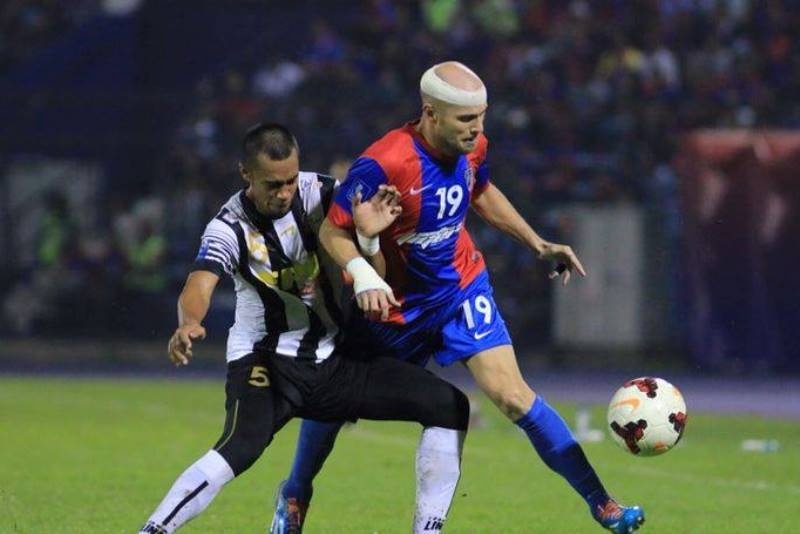 Μαλαισία: Δύο γκολ με... ράμματα ο Φιγκερόα (photos)