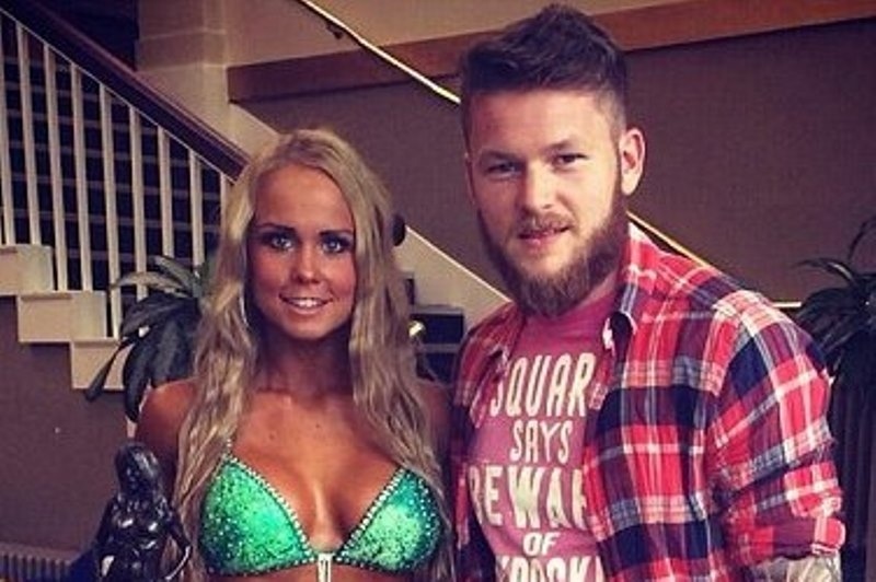 Αγγλία: Σε διαγωνισμό μπικίνι σέξι γυναίκα παίκτη (photos+video)