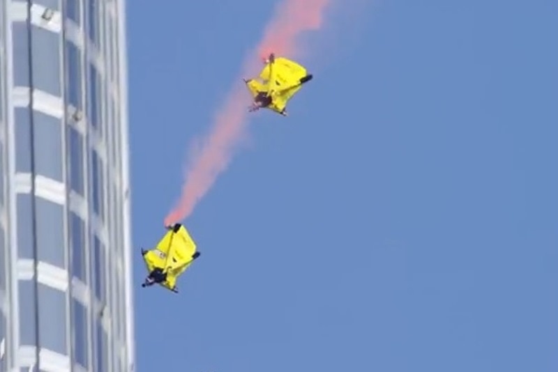 BASE Jump: Το μεγαλύτερο άλμα από κτίριο στον κόσμο! (video)