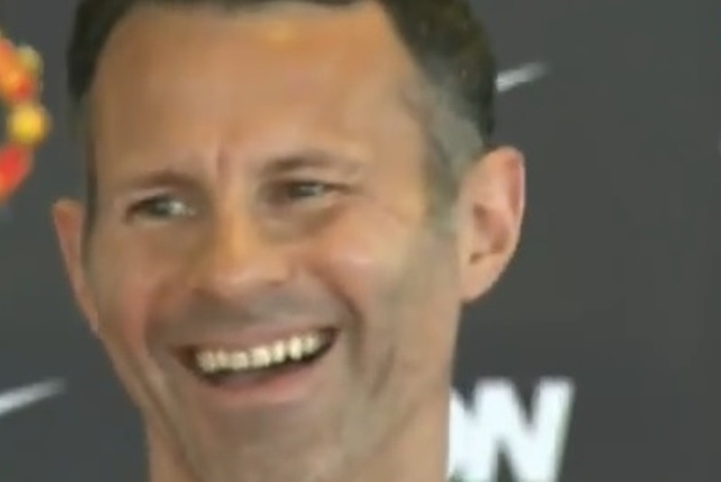 Μάντσεστερ Γιουνάιτεντ: Σύστησαν τον Γκιγκς σαν... Μόγιες! (video)