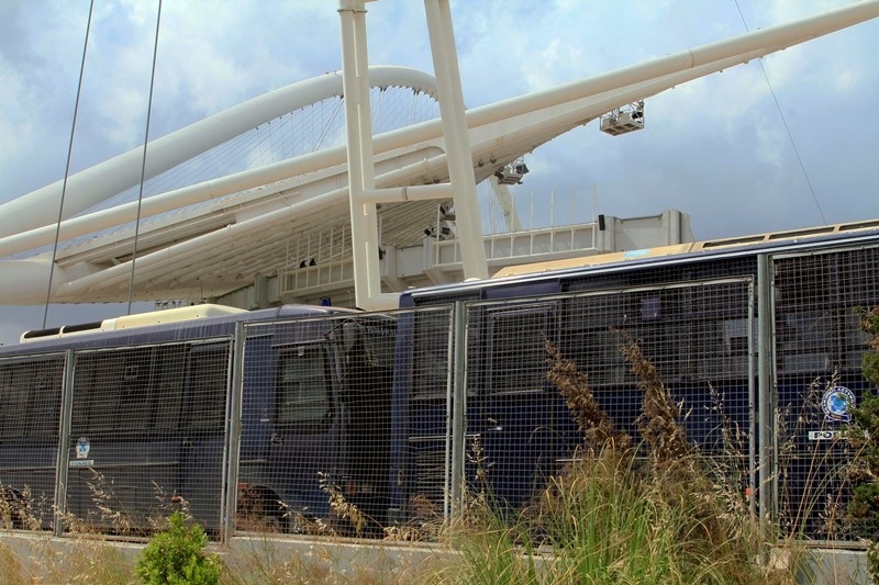 ΠΑΟΚ-Παναθηναϊκός: Συμπλοκές και δακρυγόνα έξω από το ΟΑΚΑ