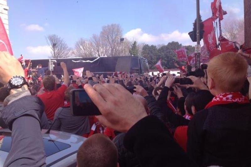 Λίβερπουλ: Πανικός στους δρόμους του «Άνφιλντ» (photos+videos)