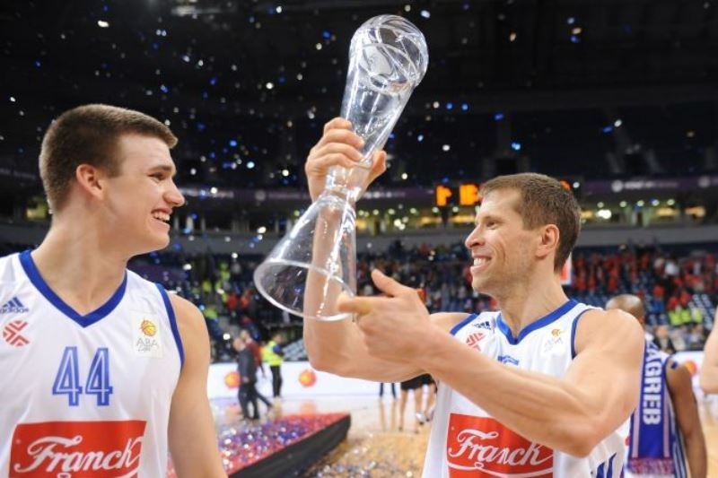 Τσιμπόνα: Χαμός για τους θριαμβευτές στο «Ντράζεν Πέτροβιτς» (video)