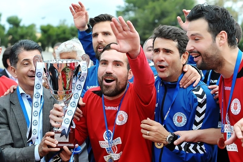Το «έκαψε» στα μπουζούκια Πανερυθραϊκός