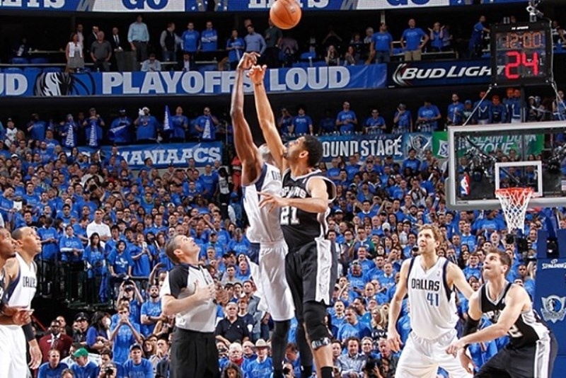 Σπερς -  Μάβερικς: Ο Πάρκερ «καθάρισε» τον Νοβίτσκι (photos+videos)