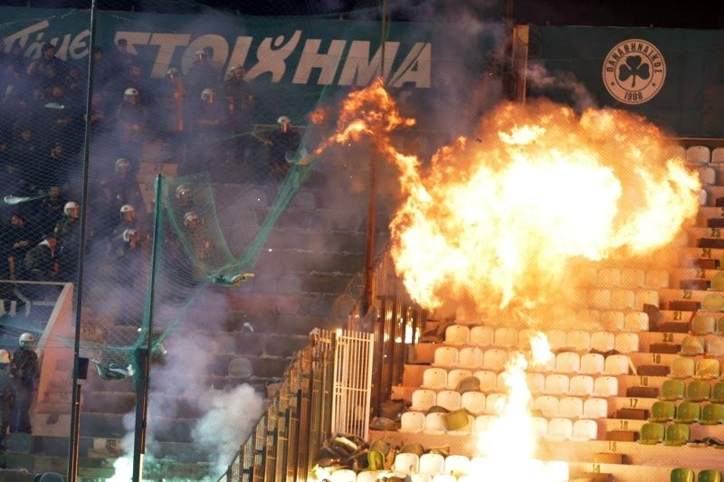 Παναθηναϊκός-ΠΑΟΚ: Το χρονικό των επεισοδίων στη Λεωφόρο (videos+photos)