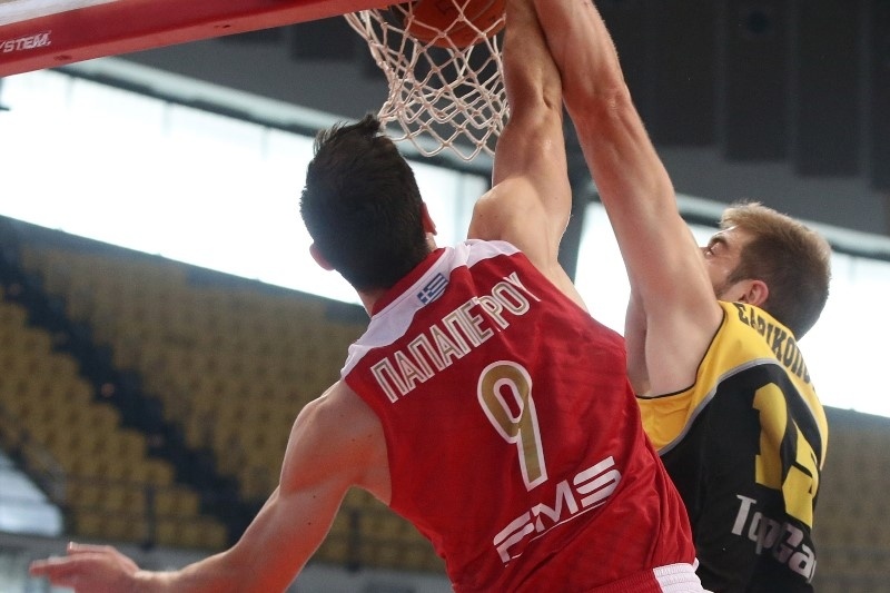 Ολυμπιακός: Το φοβερό κάρφωμα του Παπαπέτρου (video)