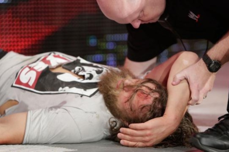 Raw: Εγχείρηση και… πόνος για Bryan (photos+videos)