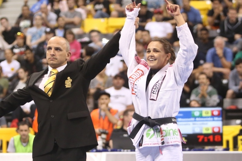 Legacy FC: Πήρε Michelle Nicolini