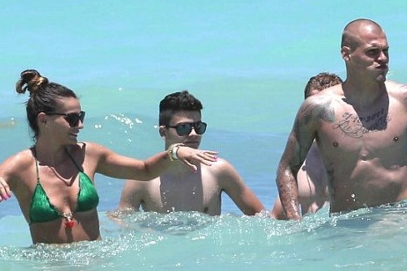 Λίβερπουλ: Τολμηρός με την κοπέλα του ο Σκρτελ (photos)