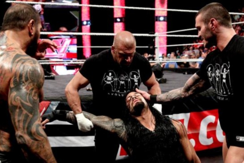 Raw: Ανωτερότητα Evolution, διστακτικότητα Bryan (photos+videos)