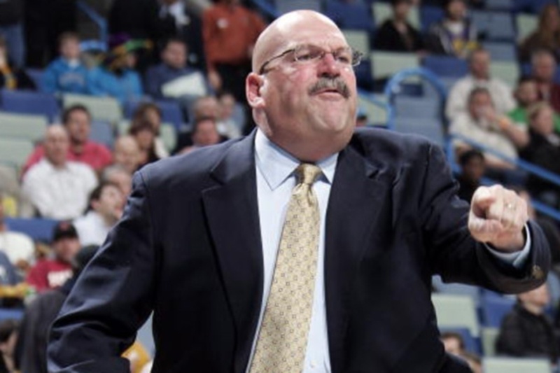 Ντιτρόιτ Πίστονς: Πρόσληψη Μπάουερ