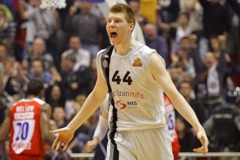 Ολυμπιακός: Ελεύθερος από Παρτιζάν ο Μπέρτανς