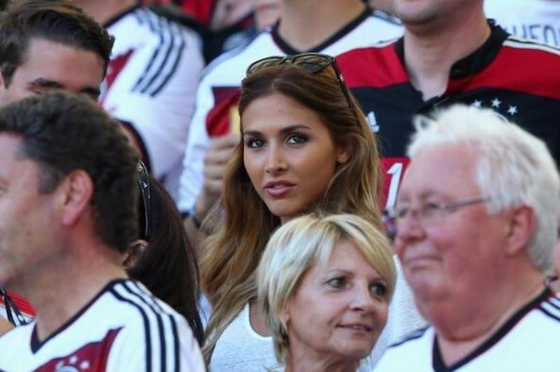 Παγκόσμιο Κύπελλο Ποδοσφαίρου 2014 - Τελικός: Αγκάλιασε την κοπέλα του ο Γκέτσε (photos)