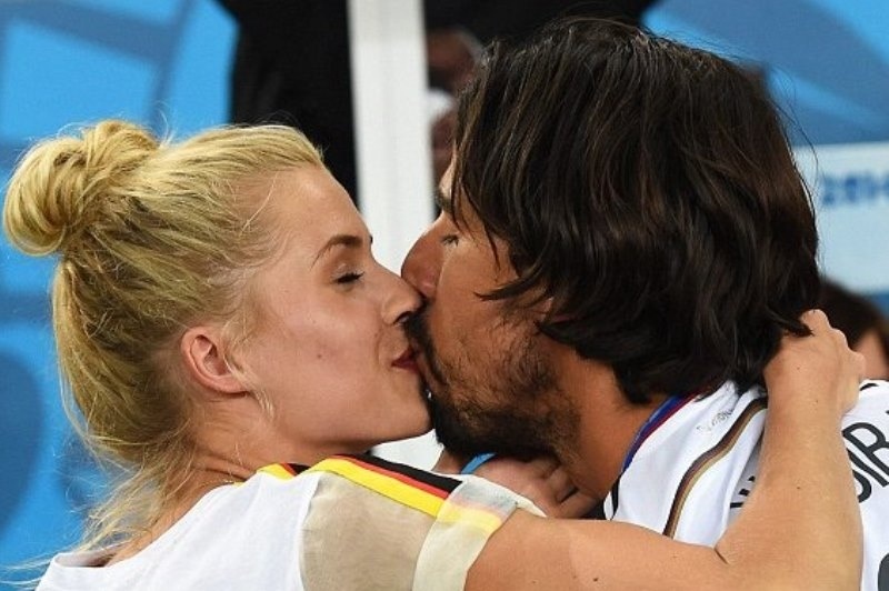 Παγκόσμιο Κύπελλο Ποδοσφαίρου 2014 - Τελικός: Γλέντησαν και τις γυναίκες τους οι Γερμανοί (photos)