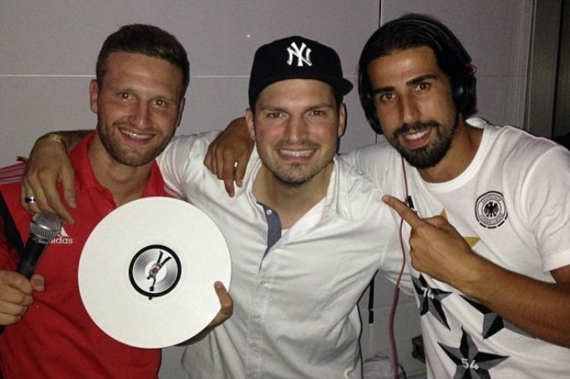 Παγκόσμιο Κύπελλο Ποδοσφαίρου: Γιόρτασαν με δικό τους DJ οι  πρωταθλητές (photos)