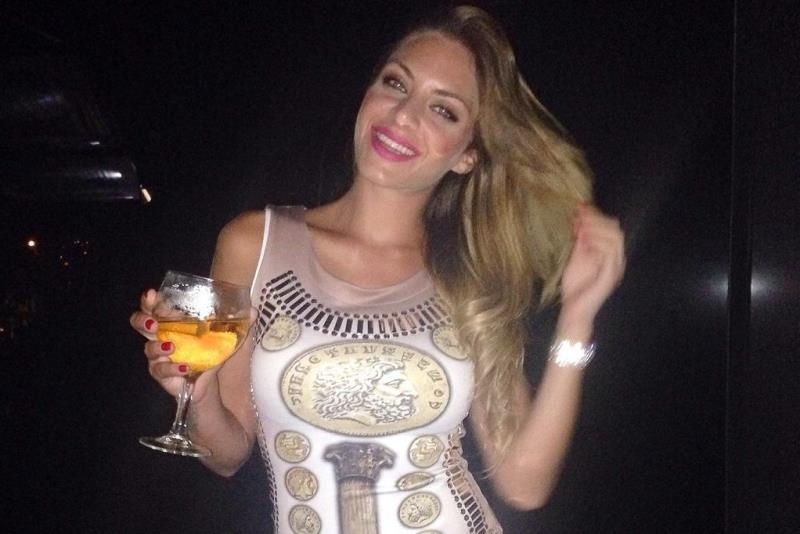 Ολυμπιακός: Ο έρωτας της Μάρτα για το... ελληνικό φόρεμα (photos)