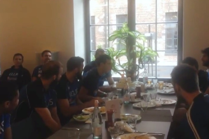 Μουντομπάσκετ 2014: Τα χρόνια πολλά στον αρχηγό και αδερφό (photos)