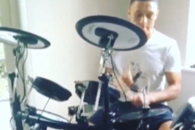 Άρσεναλ: Ένας «κανονιέρης» … ντράμερ (video+photos)