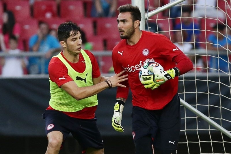 Ολυμπιακός: Μπουγελώθηκε και ο Ρομπέρτο (video)