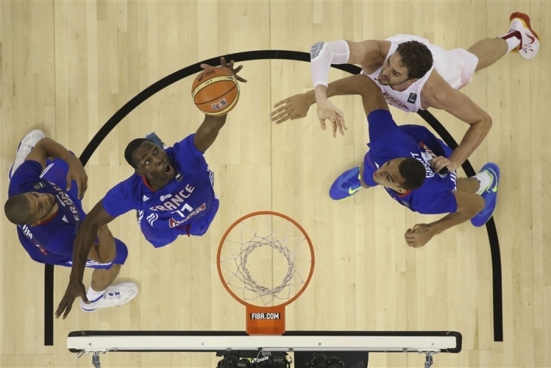 Mundobasket 2014: «Χάζεψαν» τον Παού Γκασόλ οι Γάλλοι (video)